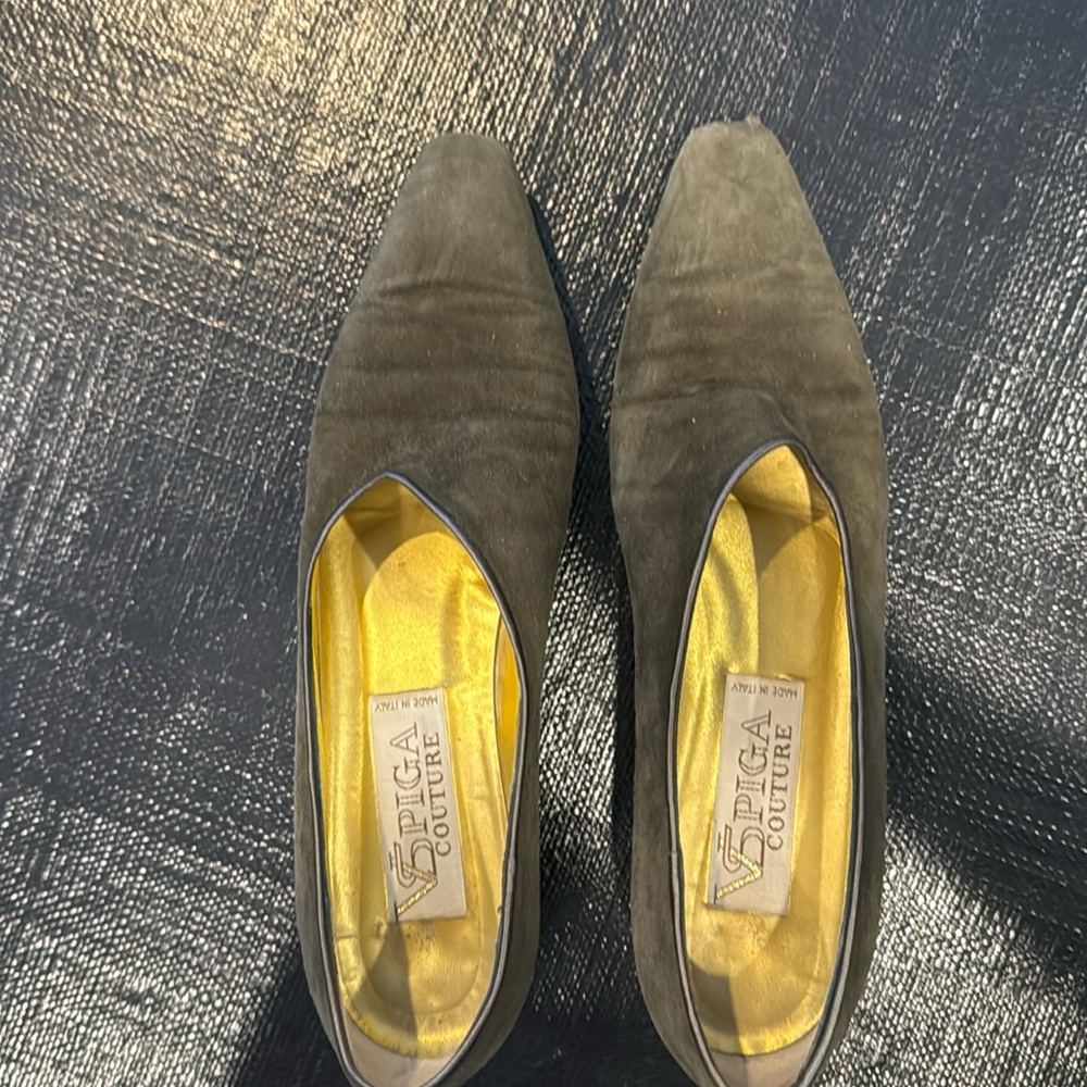 Olive green suede low heeled pump. Great trouser shoe.